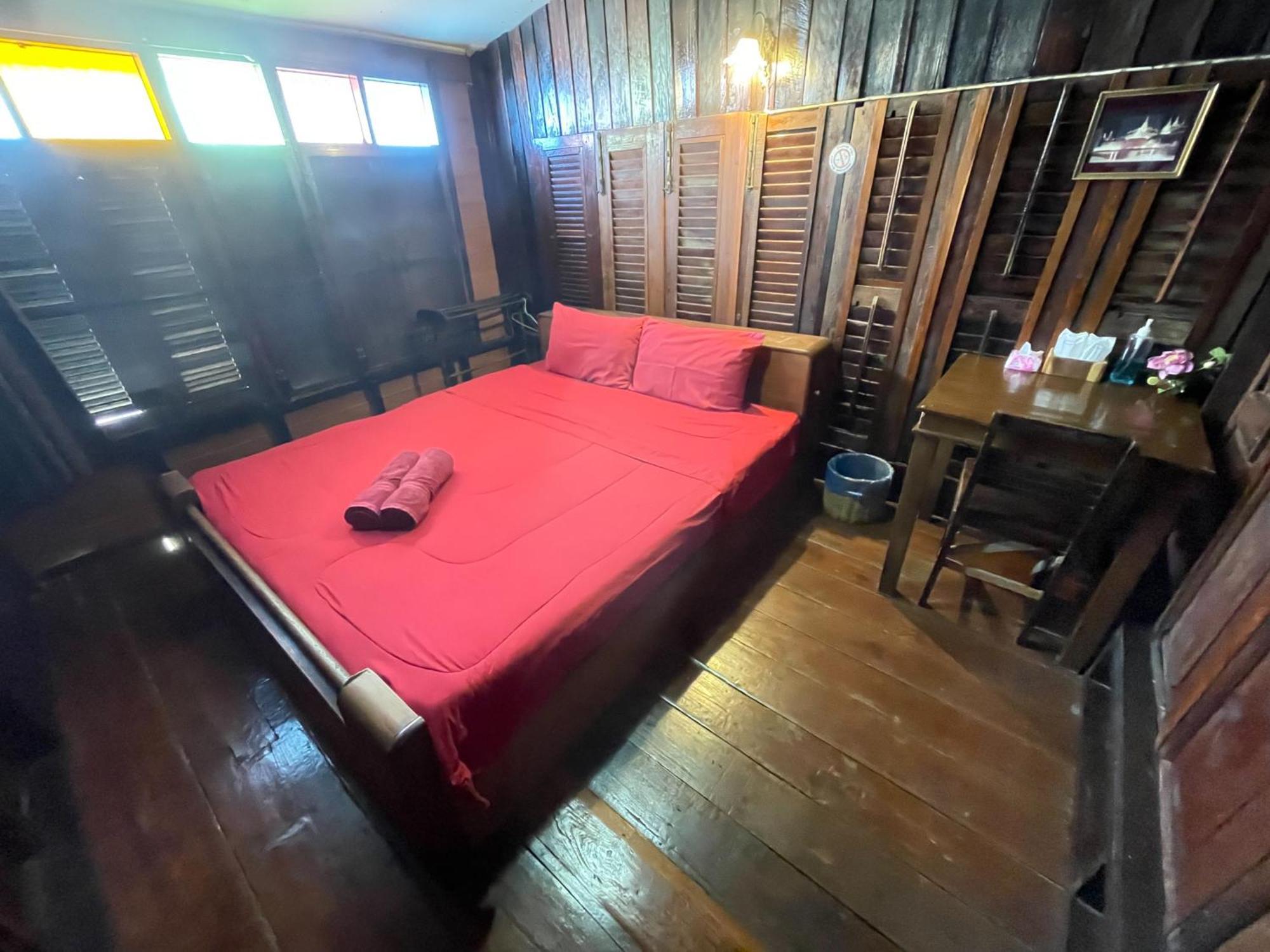 Baan Are Gong Riverside Homestay Ayutthaya Eksteriør bilde